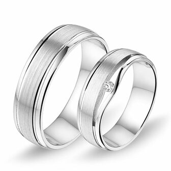 Trouwringen in 14 karaat witgoud en palladium met in de damesring een diamant ingeklemd per paar