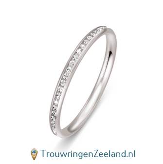 Trouwring aanschuifring in 14 karaat witgoud en 27 diamanten zetting halve ring 