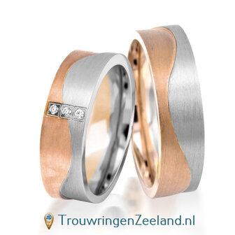 Trouwringen in 9*/14/18 karaat bicolour goud mat met in de damesring 3 diamanten overdwars per paar