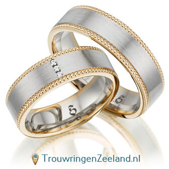 Trouwringen in 9*/14/18 karaat bicolour goud mat en glans met aan weerszijden een parelrand en in de damesring 3 diamanten overdwars per paar