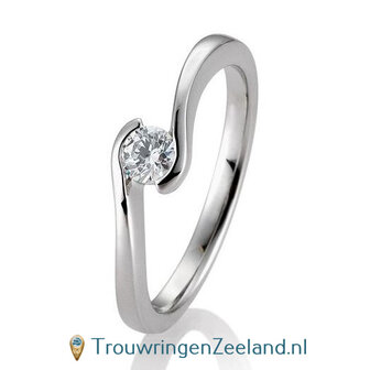 Verlovingsring platina 950 golvend met 0,25 ct diamant