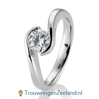 Verlovingsring platina 950 golvend met 0,80 ct diamant