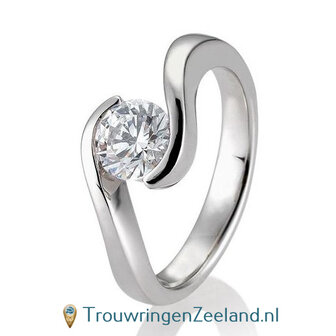 Verlovingsring platina 950 golvend met 1,00 ct diamant