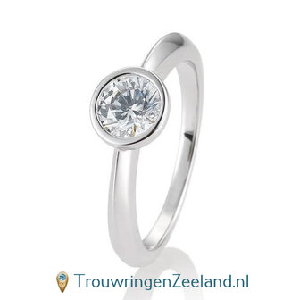 Verlovingsring witgoud met ronde zetting en 0,80 ct diamant in 14 of 18 karaat 