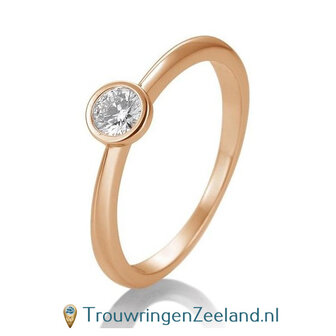 Verlovingsring ros&eacute;goud met ronde zetting en 0,20 ct diamant in 14 of 18 karaat 