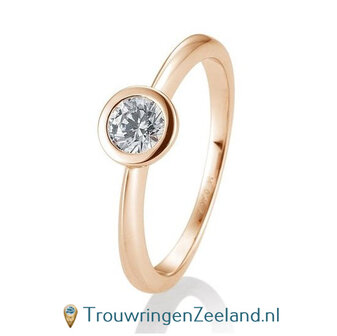 Verlovingsring ros&eacute;goud met ronde zetting en 0,40 ct diamant in 14 of 18 karaat 