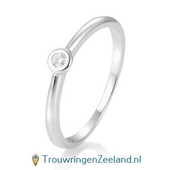 Verlovingsring platina 950 met ronde zetting en 0,05 ct diamant