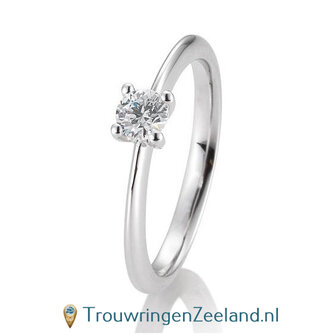 Verlovingsring witgoud 4 punt zetting met 0,30 ct diamant standaard in 14 of 18 karaat 