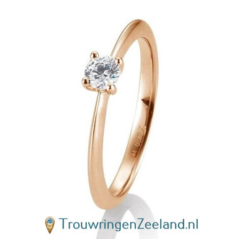 Verlovingsring ros&eacute;goud 4 punt zetting met 0,25 ct diamant standaard in 14 of 18 karaat 