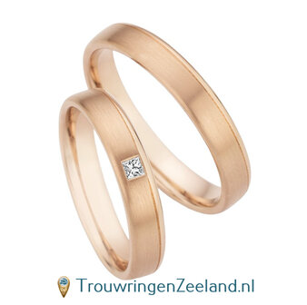 Trouwringen in 14 karaat champagne goud mat/glans met 1 princes geslepen diamant per paar 