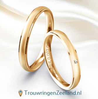 Trouwringen in 9*/14/18 karaat abrikoos goud mat en randen schuin glans met 1 diamant