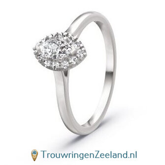 Verlovingsring 14/18 karaat witgoud met 13 diamanten in een ovalen zetting