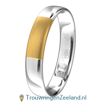 Trouwringen in argentium glans gepolijst en 14 karaat geelgoud mat met in de damesring 1 diamant vierkant gezet