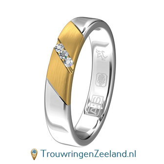 Trouwringen in argentium glans gepolijst en 14 karaat geelgoud mat met in de damesring 3 diamanten schuin gezet