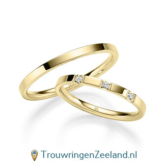 Trouwringen in 8*/14/18 karaat roodgoud glans gepolijst 2,0 mm. breed met in de damesring 3 x 0,015 ct diamanten in 4 puntzetting