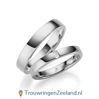 Trouwringen in 8*/14/18 karaat geelgoud glans gepolijst 2,5/3,5 mm. breed met in de damesring 1 x 0.05 ct baguette geslepen diamant
