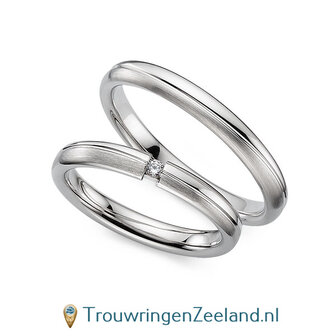 Trouwringen in 8*/14/18 karaat roodgoud mat en glans 3,0 mm. breed met 2 golven en in de damesring  1 diamant 0,03 ct 