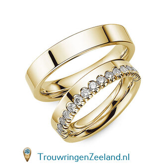 Trouwringen in 14/18 karaat witgoud glans gepolijst 4,5 mm. breedte en in de damesring een kroon van 15 diamanten per paar vanaf