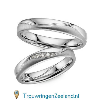 Trouwringen in 8*/14/18 karaat witgoud glans gepolijst &amp; mat 4,0 mm. breed met een golf en in de damesring 5 diamanten in de golf gezet per paar vanaf