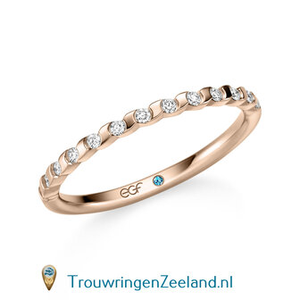 Trouwring  in 14/18 karaat ros&eacute;lgoud Memoirering met 13 diamanten  halve ring gescheiden door een golf en prachtig gezet 