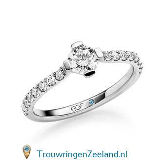 Verlovingsring in 14 of 18 karaat geelgoud met 1 x 0,50 ct topsteen diamant&nbsp;in een robuuste 4 klemzetting en aan weerszijden 16 x 0,02 ct diamanten