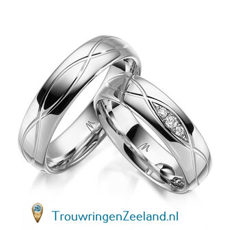 Trouwringen in 8, 14 of 18 karaat geelgoud glans gepolijst 5,5 mm. breedte en in de damesring 3 diamanten in een ovaal gezet per paar 