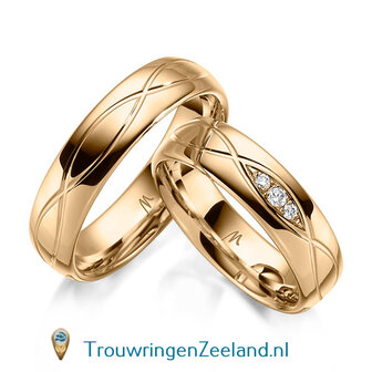 Trouwringen in 8, 14 of 18 karaat geelgoud glans gepolijst 5,5 mm. breedte en in de damesring 3 diamanten in een ovaal gezet per paar 