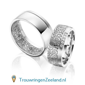 Trouwringen in 14 of 18 karaat witgoud met bloemmotief mat/glans en rand mat 8,0 mm. breedte met in de damesring 5 diamanten per paar 