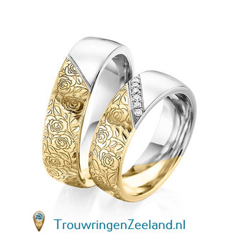 Trouwringen in 14 of 18 karaat witgoud halve ring met met bloemmotief en halve ring glad gepolijst 6,0 mm. breedte met in de damesring 6 diamanten schuin gezet per paar 