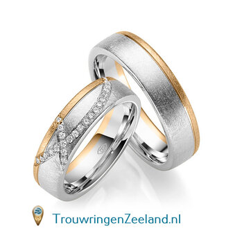 Trouwringen in 14 of 18 karaat witgoud ijsmat 6,0 mm. breedte met in de damesring 24 diamanten in 2 rijen overlappend gezet per paar 