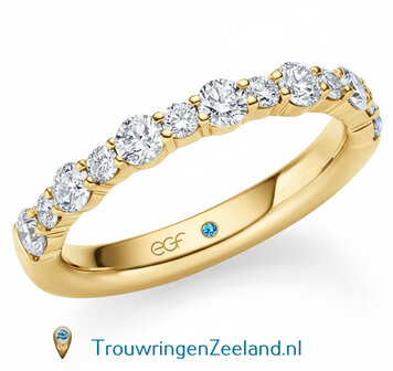 Trouwring  in 14 of 18 karaat geelgoud Memoirering met 13 diamanten afwisselend grote en kleine diamant en waardoor optimale fonkeling