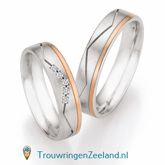 Trouwringen in zilver V-patroon mat met met 14 karaat roodgoud glans gepolijst en 5 diamanten in een V gezet per paar 