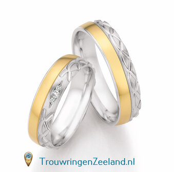 Trouwringen in zilver X groeven patroon met 14 karaat geelgoud glans gepolijst en 3 diamanten in een ovaal gezet per paar 