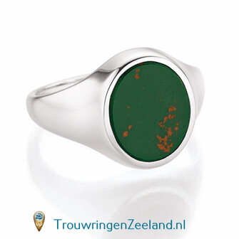 Zegelring dames in 14 karaat geelgoud 10 x 8 mm. glans gepolijst met ovalen zetting van een lichtblauwe lagensteen