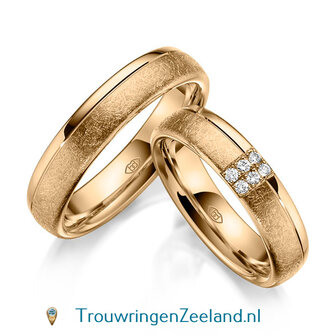 Trouwringen in 14 of 18 karaat witgoud glans gepolijst en ijsmat 5,0 mm. breedte en in de damesring 6 diamanten overdwars gezet per paar 