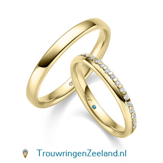 Trouwringen in 14 of 18 karaat geelgoud glans gepolijst en in de damesring 18 diamanten halve ring in een kroon vierkant gezet per paar