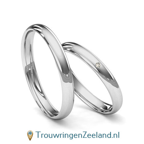 Trouwringen in 8*/14/18 karaat roodgoud gepolijst 3 mm. breed met in de damesring 1 x 0,005 ct diamant