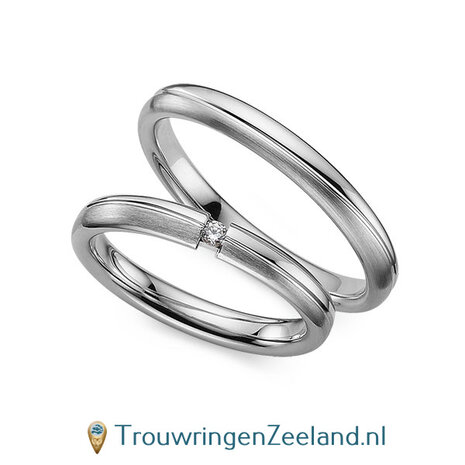 Trouwringen in 8*/14/18 karaat witgoud mat en glans 3,0 mm. breed met 2 golven en in de damesring  1 diamant 0,03 ct 
