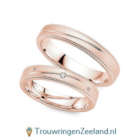 Trouwringen in platina 600 mat met parelranden en diagonaal glans en in de damesring 1 diamant 0,025 ct 