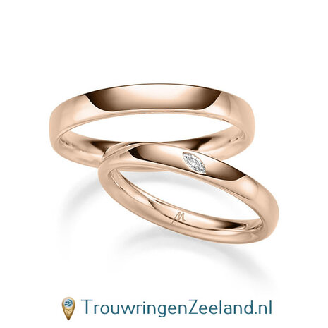 Trouwringen in 8*/14/18 karaat witgoud glans gepolijst en in de damesring 1 diamant ovaal gezet 0,03 ct 