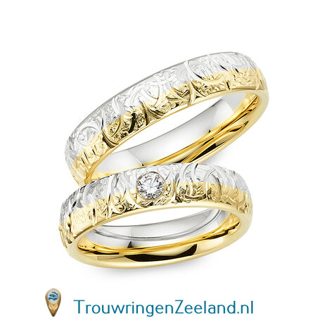 Trouwringen in 8*/14/18 karaat bicolour goud mat en glans 5,0 mm. breed met geslepen bladmotief en in de damesring 1 diamant 0,1 ct. per paar vanaf 