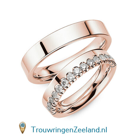 Trouwringen in 14/18 karaat roodgoud glans gepolijst 4,5 mm. breedte en in de damesring een kroon van 15 diamanten per paar vanaf