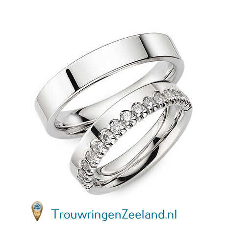Trouwringen in 14/18 karaat roodgoud glans gepolijst 4,5 mm. breedte en in de damesring een kroon van 15 diamanten per paar vanaf