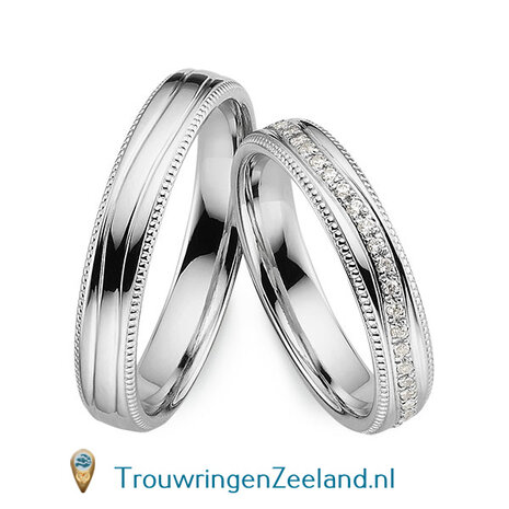 Trouwringen in 8*/14/18 karaat witgoud glans gepolijst  4,0 mm. breed met parelranden en in de damesring 54 diamanten rondom gevuld per paar vanaf