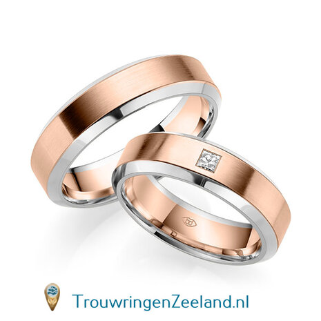 Trouwringen in 14/18 karaat bicolour ros&eacute;goud mat met afgeschuinde randen witgoud glans gepolijst 6,0 mm. breedte en in de damesring 1 diamant 0,1 ct. per paar vanaf pav&eacute; zetting