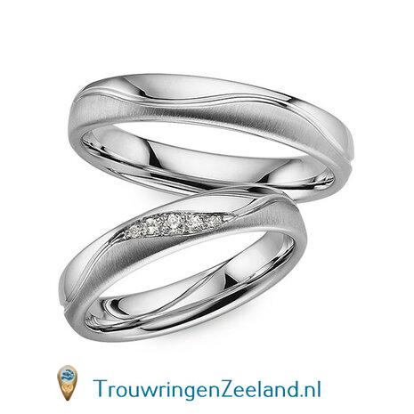 Trouwringen in 8*/14/18 karaat geelgoud glans gepolijst & mat 4,0 mm. breed met een golf en in de damesring 5 diamanten in de golf gezet per paar vanaf