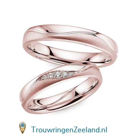 Trouwringen in 8*/14/18 karaat bicolour goud glans gepolijst & mat 4,0 mm. breed met een golf en in de damesring 5 diamanten in de golf gezet per paar vanaf