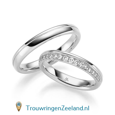 Trouwringen in 14/18 karaat witgoud glans gepolijst 3,5 mm. breed met diagonale groef en in de damesring 19 diamanten in de golf gezet per paar vanaf