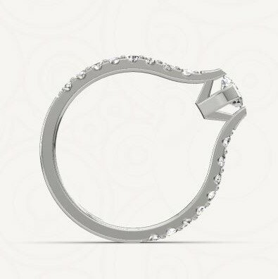 Verlovingsring in 14 of 18 karaat geelgoud met 1 x 0,50 ct topsteen diamant&nbsp;in een robuuste 4 klemzetting en aan weerszijden 16 x 0,02 ct diamanten