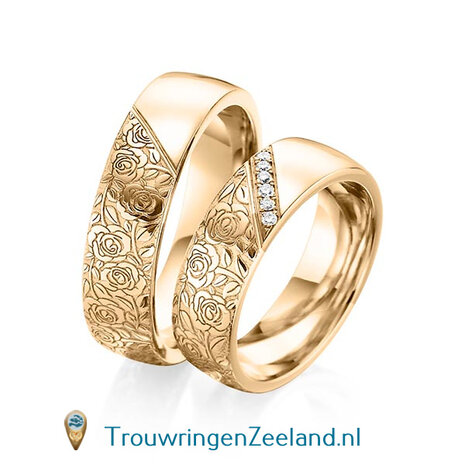 Trouwringen in 14 of 18 karaat witgoud halve ring met met bloemmotief en halve ring glad gepolijst 6,0 mm. breedte met in de damesring 6 diamanten schuin gezet per paar 